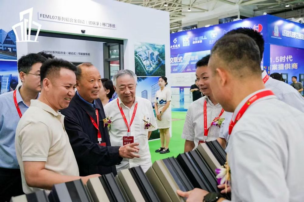 Visitors at the HUACAI trade fair stand